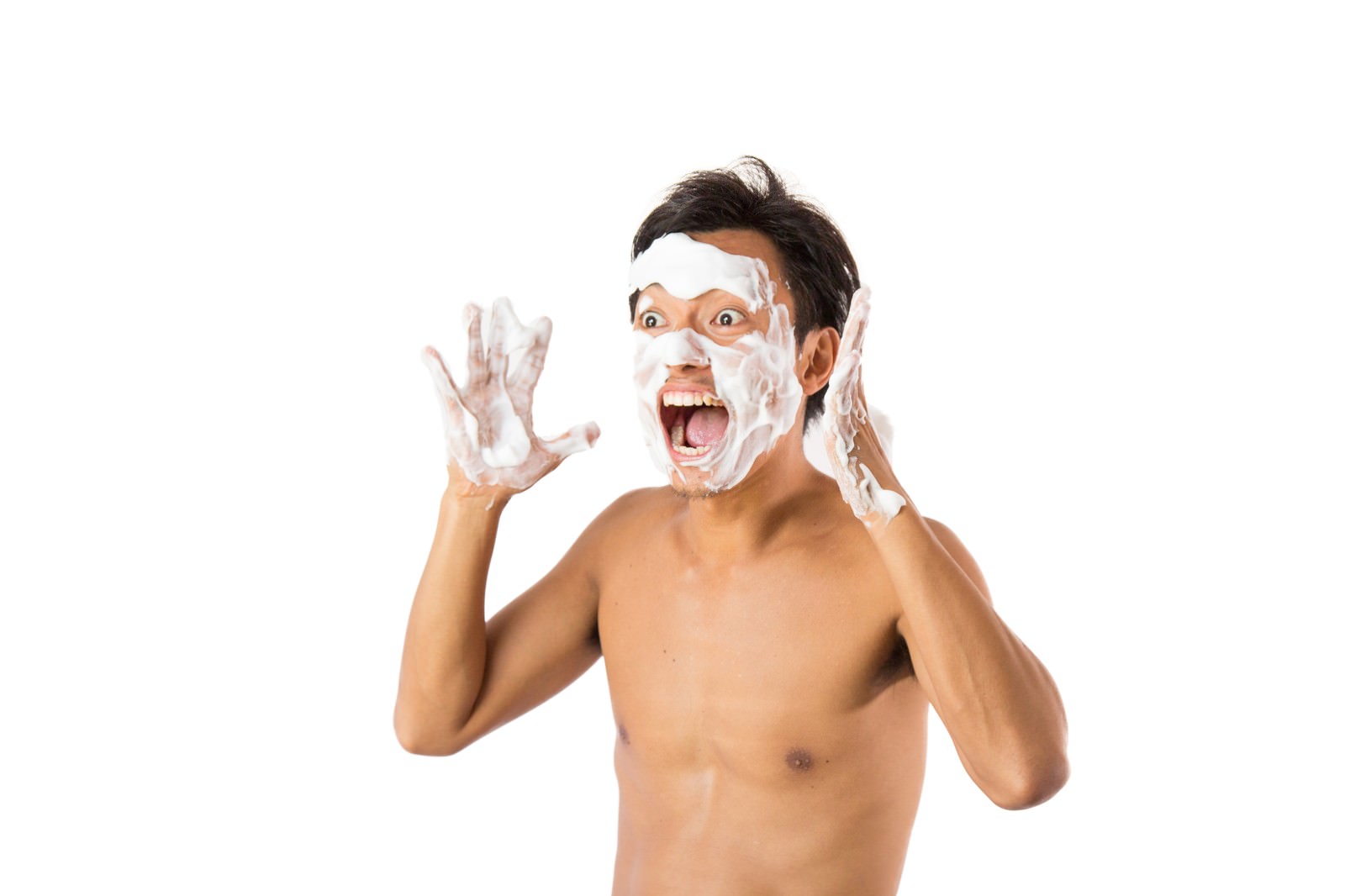 洗顔フォームの白い泡で顔を洗っている上半身の男性［モデル：藤沢篤］