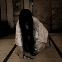 包丁を持つ和室の幽霊-日本の怨霊ホラーの写真