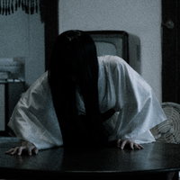 白い着物を纏う長髪幽霊の恐怖の物語～四つん這いで這う怨霊の写真