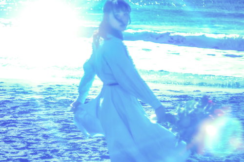 思いを寄せた彼女との日々を回想するシルエット