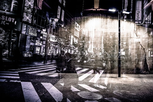 夜の繁華街をフォトモンタージュで重ねた交差点