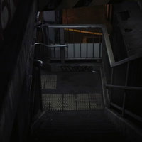 不気味な夜間の階段、歩道橋の薄暗い通路と地下道の写真