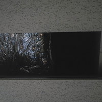 天井に大きな穴が空いた室内の破損状態と修理箇所の写真