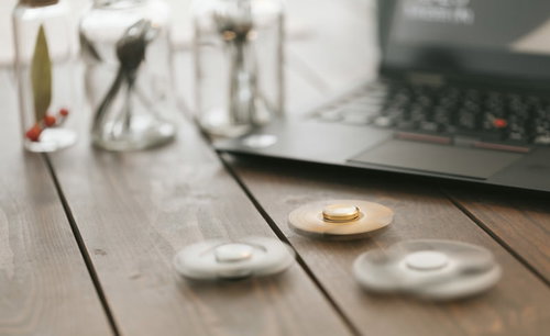 大きさの違うハンドスピナーを回してみた瞬間