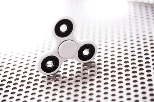 ストレス解消が期待できる白いハンドスピナー