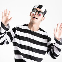 ［閲覧注意］突然の刑期延長に目が飛び出る囚人のコスプレの写真