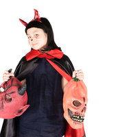 娘がハロウィン用の悪魔マスクを提案してくるの写真