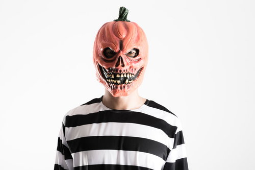 差し歯が抜けたパンプキンモンスターのヴィレバン仮装