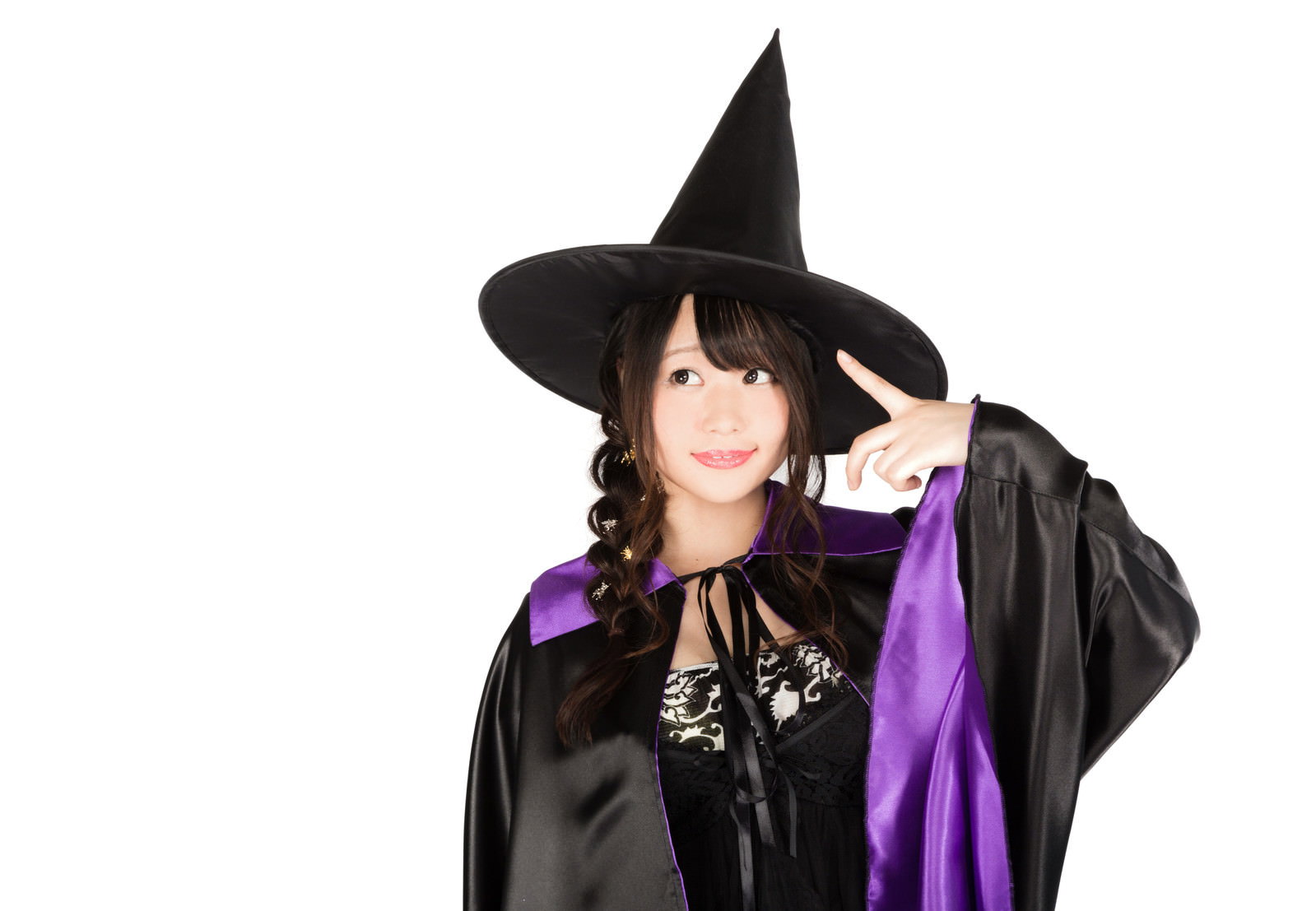 とんがり帽子の黒魔道士、紫のマントをはためかせた美女の写真素材
