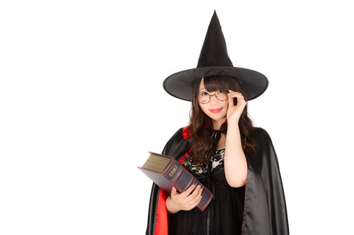 マチェーテを持った囚人コスプレの茜さや