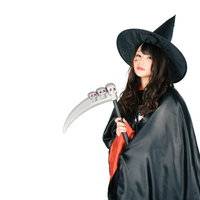 黒いとんがり帽と赤い衣装の鎌を持つ魔法使い女性（ハロウィン）の写真