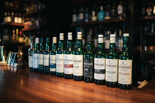 人気のラフロイグシリーズなど通には馴染み深い、アイラモルトのボトルの数々