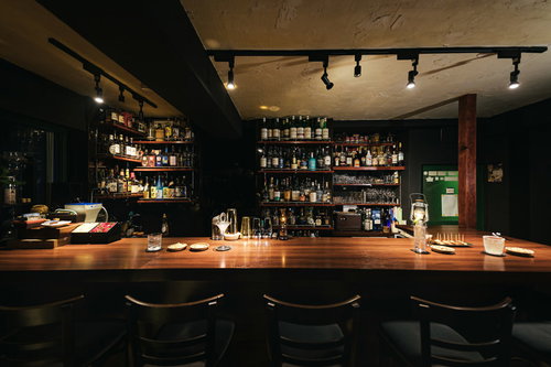 虎ノ門にあるバー「IBUS」の店内