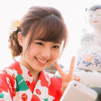 伊万里市の新しい観光名所！伊万里色絵瓢箪鯰唐子像とツーショットの写真