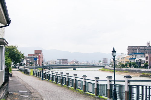 伊万里川に架かる橋と伊万里市の町並み風景