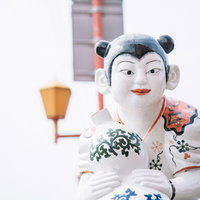 延命橋の伊万里焼色絵瓢箪鯰唐子像がガン見してくるの写真