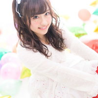 わたしが元祖、フリー素材アイドルです ツインテールとリボン姿の写真