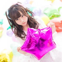 わたしがフリー素材アイドルだもん、ツインテール姿で風船を持ったの写真