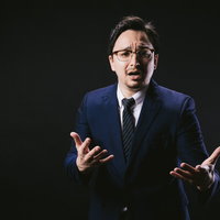 事実無根の悲痛な叫びを上げるドイツ人ハーフ男性の写真