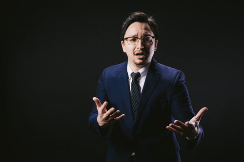 事実無根の悲痛な叫びを上げるドイツ人ハーフ男性