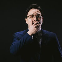 空いた口が塞がらないドイツ人ハーフ男性の絶望の写真