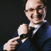 昇進祝いでApple Watchを手に入れたエリートの写真