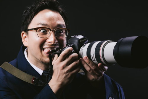 300mmの望遠レンズを装着すると人格が変わってしまうゲス顔ドイツ人ハーフ男性