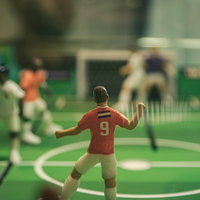 サッカーボードゲームの赤いユニフォーム９番選手フィギュアの写真