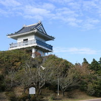 万木城跡公園の展望台から見下ろす秋の風景の写真