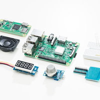 Raspberry Pi(ラズベリーパイ)と各種IoT電子部品の写真