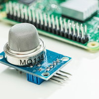 Raspberry Piに接続した空気質センサーモジュールの写真