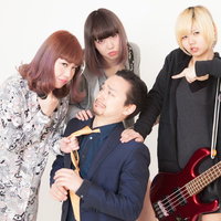 売上のマージンを直談判するガールズバンドIRISMONDEの写真