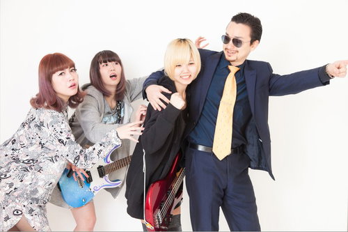 メジャーに引き抜かれ取り残された二人のバンドメンバーの写真