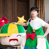 きぐるみのバイトで、ついついワンショルダーにしてしまう元アマレス部の写真