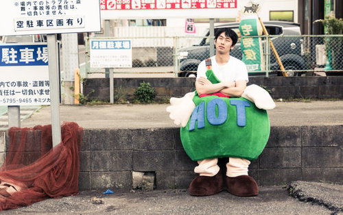 駐車場でスタンバイを命じられたきぐるみのバイト