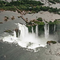世界遺産のイグアスの滝を上空から見たブラジルの写真