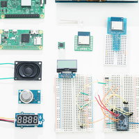Raspberry Piと電子工作部品の配置の写真