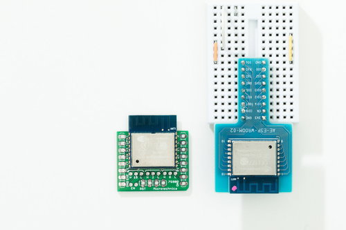 ブレッドボード上のWi-FiモジュールESP-WROOM-02