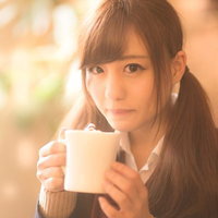 放課後カフェデートを楽しむ女子高生の写真