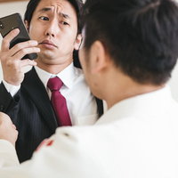 人違いじゃないですか？（柔道着に胸ぐらをつかまれるサラリーマン）の写真