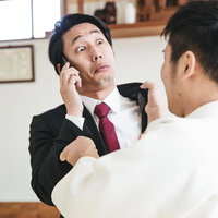 いかなる状況でも営業利益を守る会社員の柔道的な対峙の写真