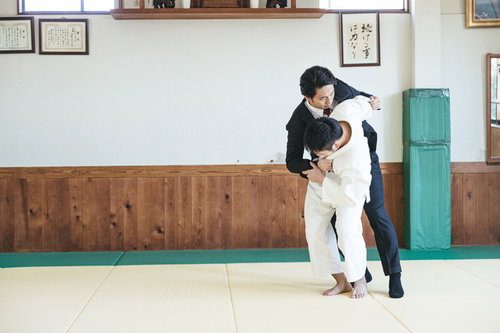 柔道場でサラリーマンを投げる瞬間　その3