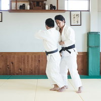 柔道の投げ技 一本背負いを決める瞬間（シーン2）の写真