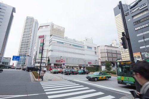 目黒駅前（西口）の交差点の写真