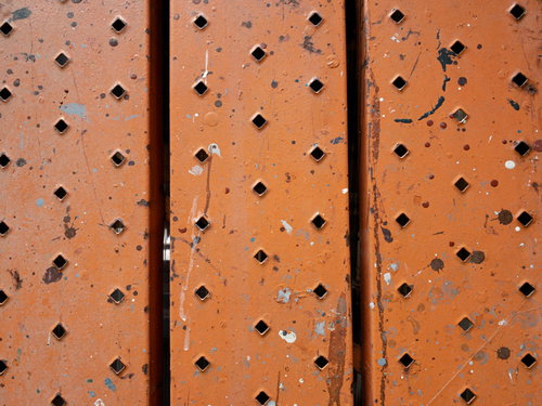 長年使い込まれた足場板のテクスチャ