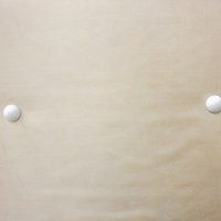 ボタン付きのベージュ色の布テクスチャーの写真