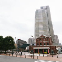 恵比寿ガーデンプレイス前の都市景観と高層ビル群の写真