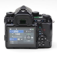 PENTAX K-1Ⅱの背面液晶で撮影設定値を確認の写真