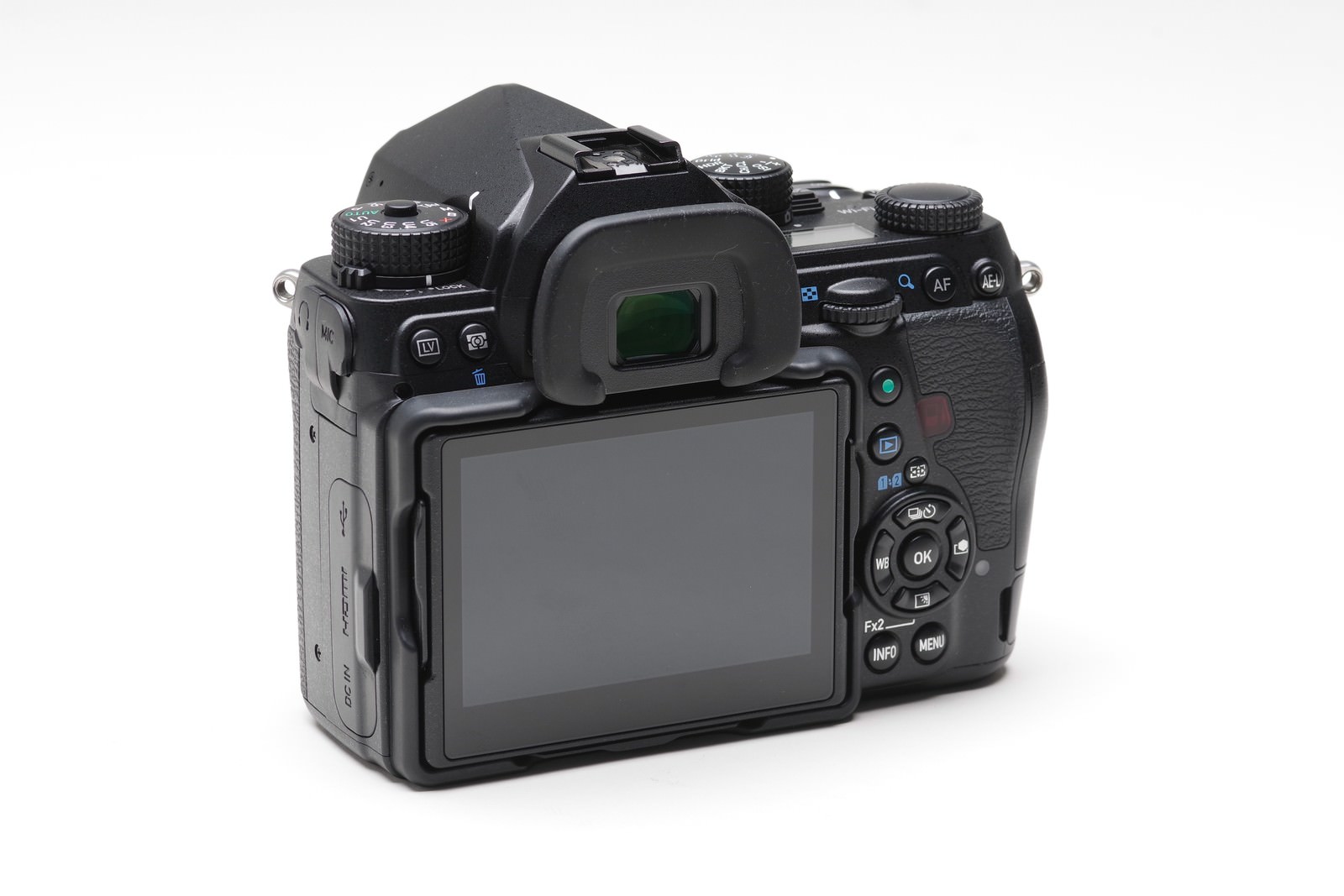 PENTAX K-1Ⅱの背面液晶画面がオフになった状態のカメラ