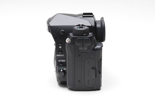 PENTAX K-1Ⅱボディの左側側面操作ボタン配置